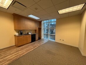 1725 N McGovern St, Highland Park, IL à louer Photo de l’immeuble– Image 2 sur 7