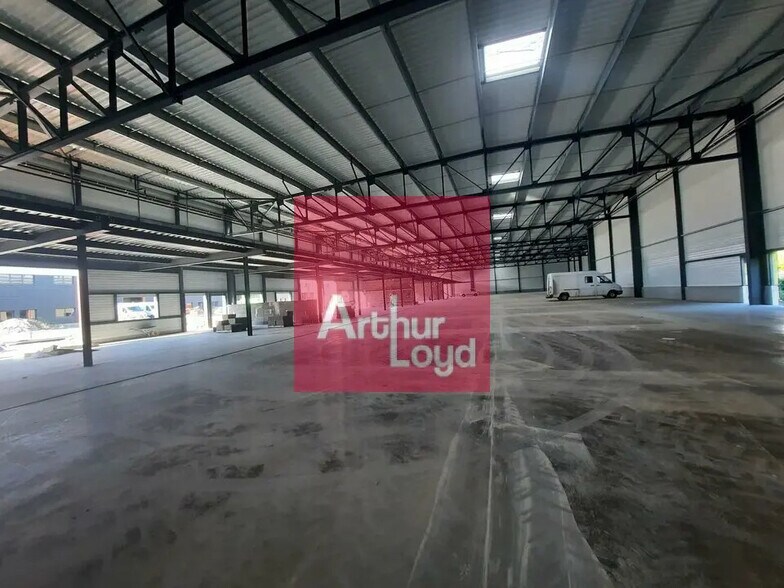 Local d’activités dans Clermont-Ferrand à louer - Photo de l’immeuble – Image 2 sur 9