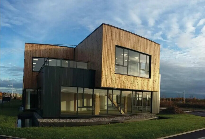 Bureau dans Ramonville-Saint-Agne à vendre - Photo de l’immeuble – Image 2 sur 11