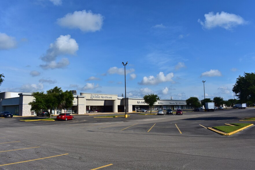 2428 Texas Pky, Missouri City, TX à louer - Photo principale – Image 1 sur 5