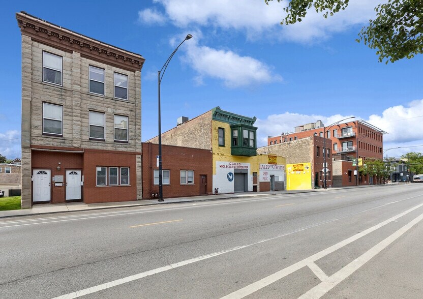 2135-2147 W Armitage Ave portefeuille de 6 biens à vendre sur LoopNet.fr - Photo de l’immeuble – Image 1 sur 9