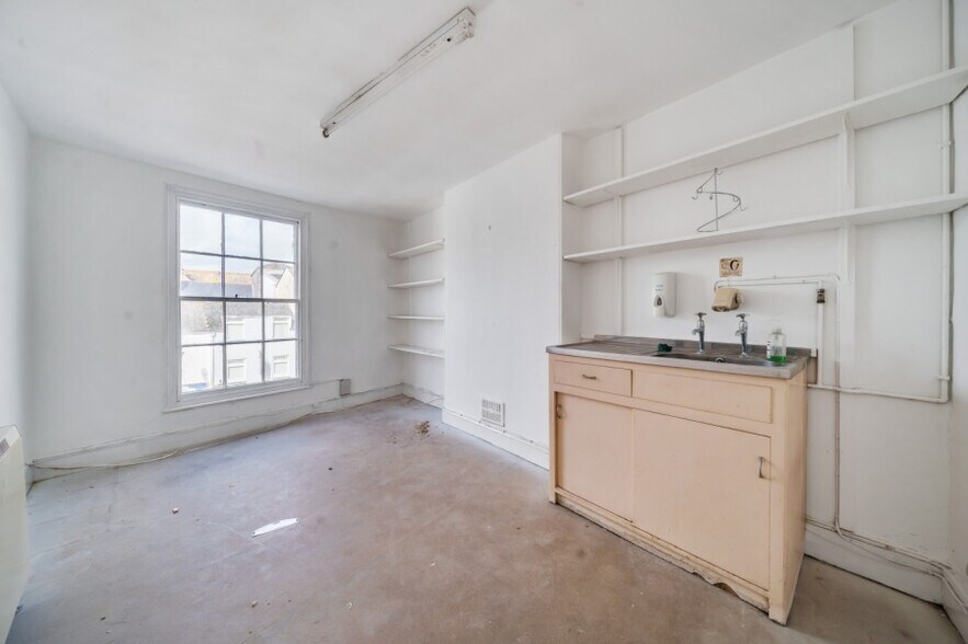 12 Victoria Sq, Truro à louer - Photo intérieure – Image 3 sur 9
