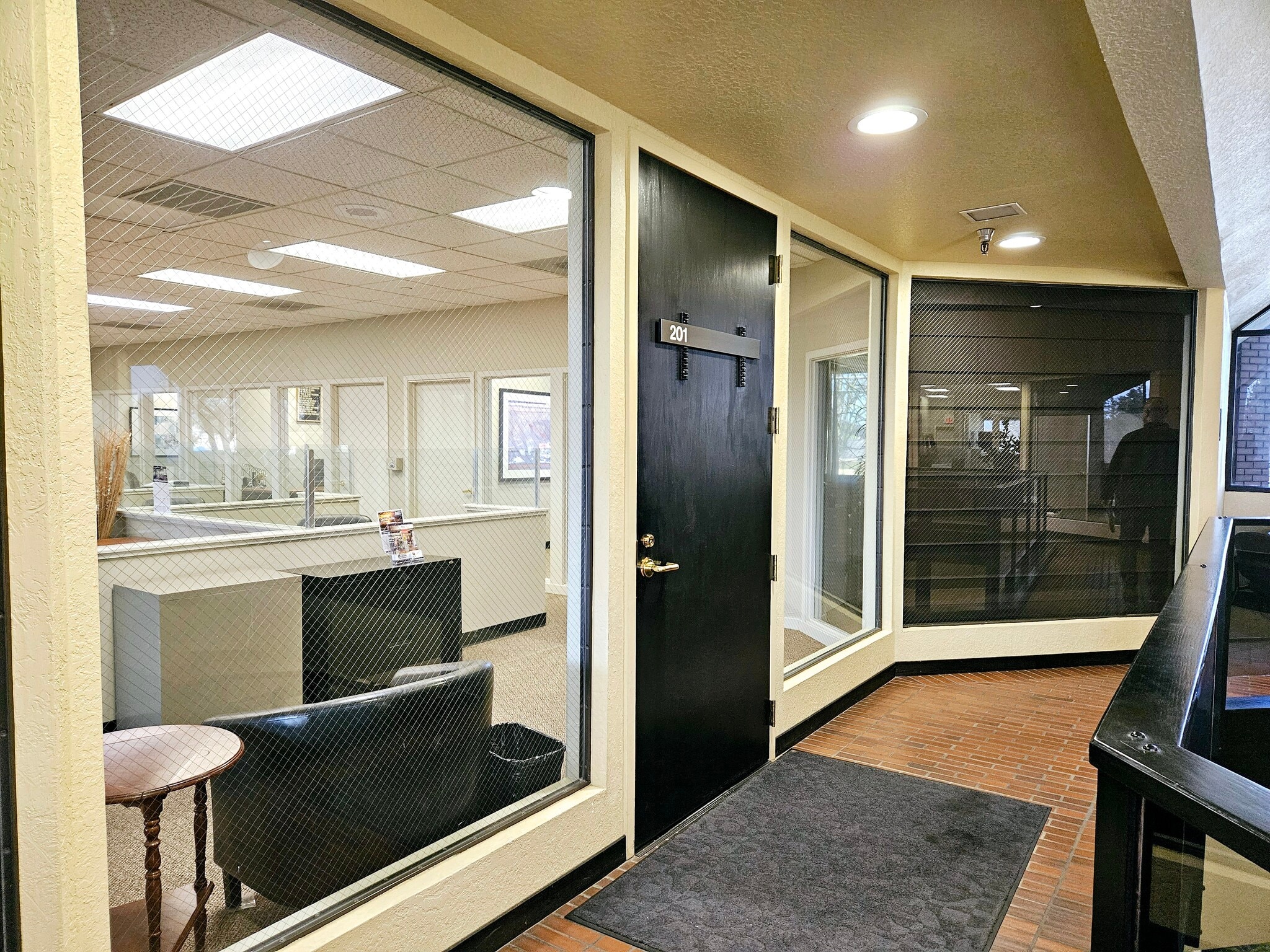 1200 E Orangeburg Ave, Modesto, CA à louer Photo de l’immeuble– Image 1 sur 12