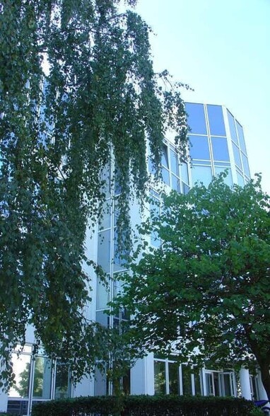 13 Avenue Morane Saulnier, Vélizy-Villacoublay à louer - Photo de l’immeuble – Image 1 sur 8