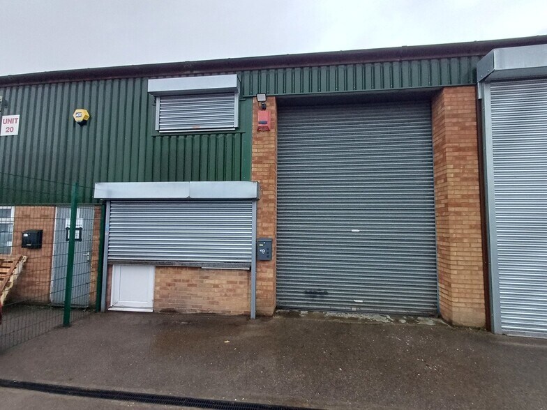 Unit 19 Grovebury Rd, Leighton Buzzard à louer - Photo de l’immeuble – Image 1 sur 5