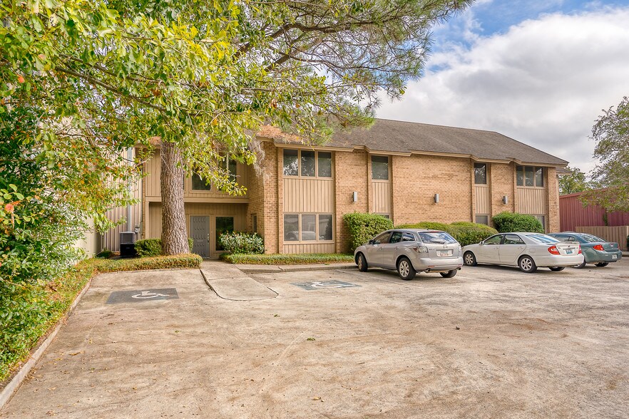910 E 70th St, Savannah, GA à louer - Photo de l’immeuble – Image 3 sur 6