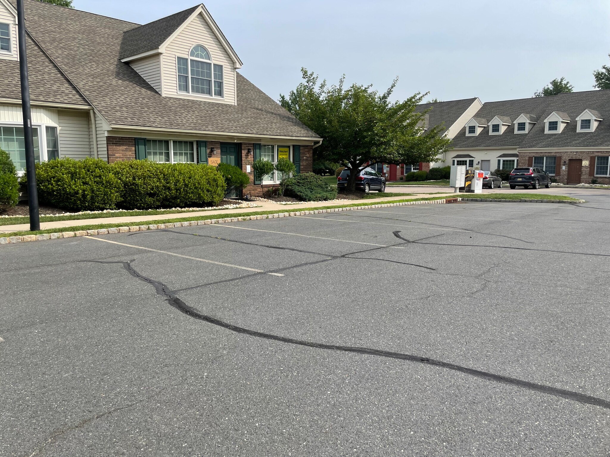 401-404 Towne Centre Dr, Hillsborough, NJ à vendre Photo de l’immeuble– Image 1 sur 7