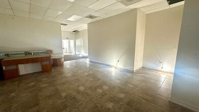 1201-1223 E 17th St, Santa Ana, CA à louer Photo intérieure– Image 1 sur 8