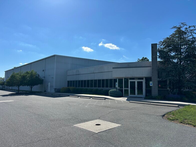 450 Gateway Dr, Reading, PA à vendre - Photo de l’immeuble – Image 2 sur 19
