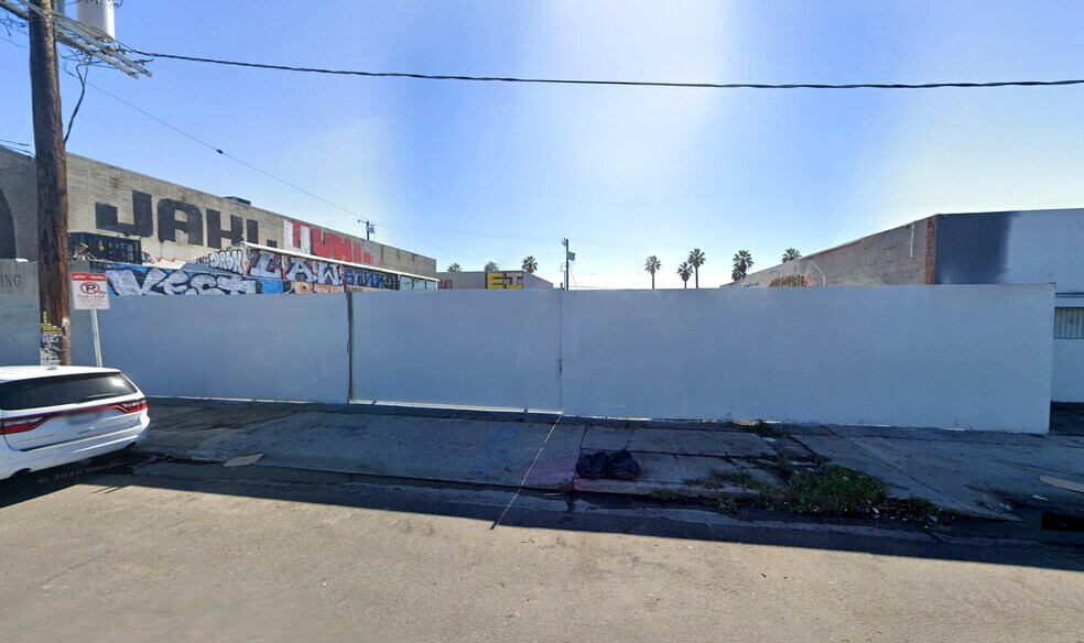 1400 Newton St, Los Angeles, CA à vendre - Photo de l’immeuble – Image 3 sur 3