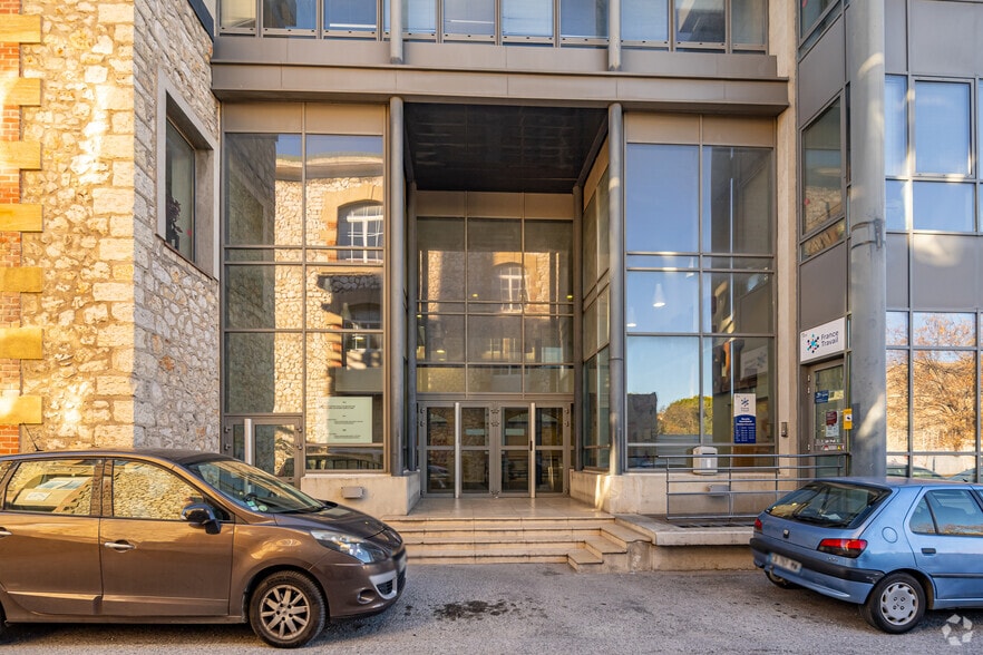 31 Boulevard Charles Moretti, Marseille à louer - Photo de l’immeuble – Image 2 sur 3