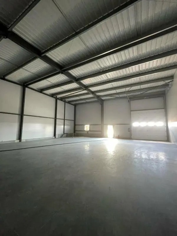 Plus de détails pour Local d’activités à vendre