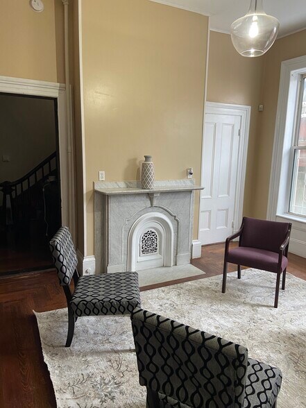 8 Jackson Ct, Lawrence, MA à louer - Photo intérieure – Image 3 sur 9