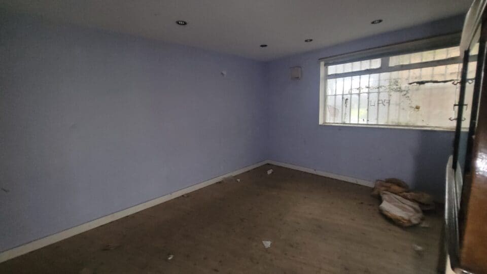 221-223 High St, Ayr, SAY KA7 1RB - Lot 223a -  - Photo intérieure - Image 1 of 1