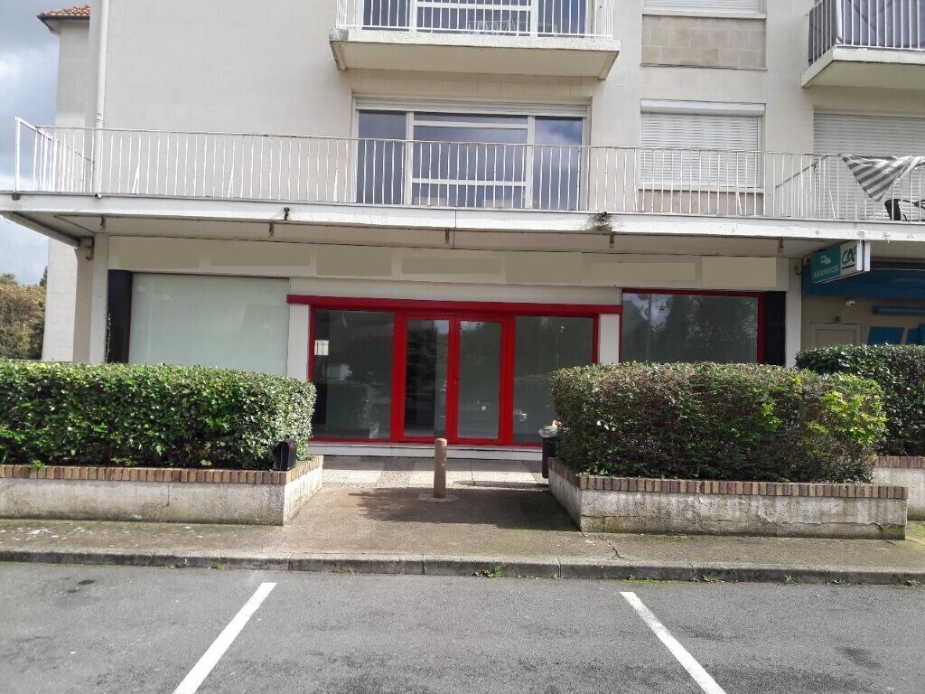Local commercial dans Petit-Couronne à louer Photo de l’immeuble– Image 1 sur 10