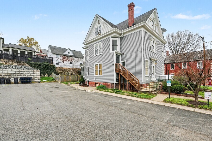 1122 Caroline St, Fredericksburg, VA à vendre - Photo de l’immeuble – Image 2 sur 35