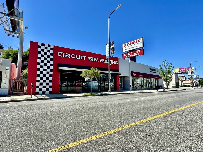21522-21526 Ventura Blvd, Woodland Hills, CA à louer - Photo de l’immeuble – Image 2 sur 7