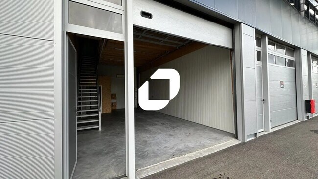 Plus de détails pour Local d'activités à louer