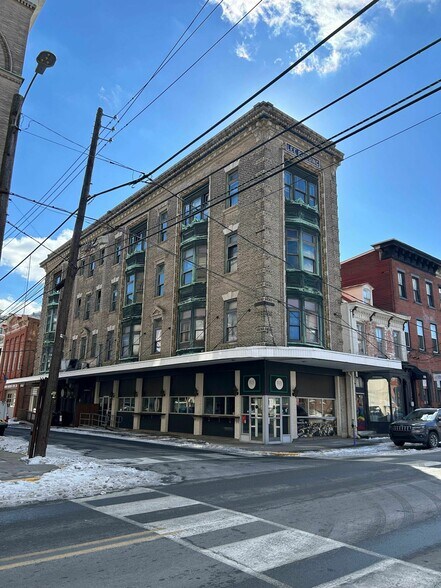 201 W Market St, Pottsville, PA à vendre - Photo de l’immeuble – Image 2 sur 10