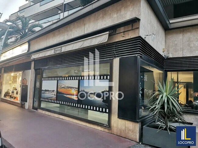 Plus de détails pour Local commercial à louer