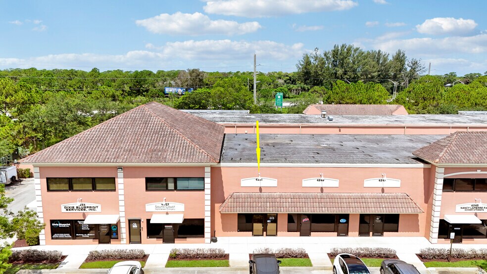 4251 SW High Meadows Ave, Palm City, FL à louer - Photo de l’immeuble – Image 1 sur 22