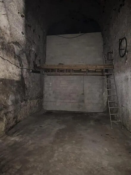 Industriel/Logistique dans Bougival à vendre - Photo de l’immeuble – Image 2 sur 13