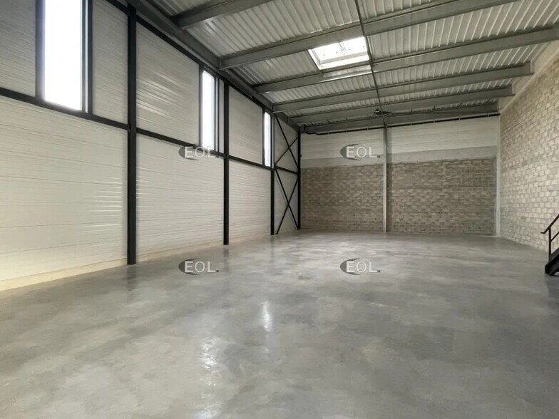 Local d’activités dans Éragny à louer - Photo intérieure – Image 2 sur 11