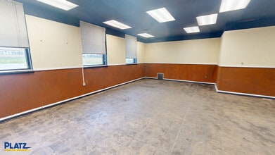 330 N Meridian Rd, Youngstown, OH à louer Photo intérieure– Image 1 sur 4