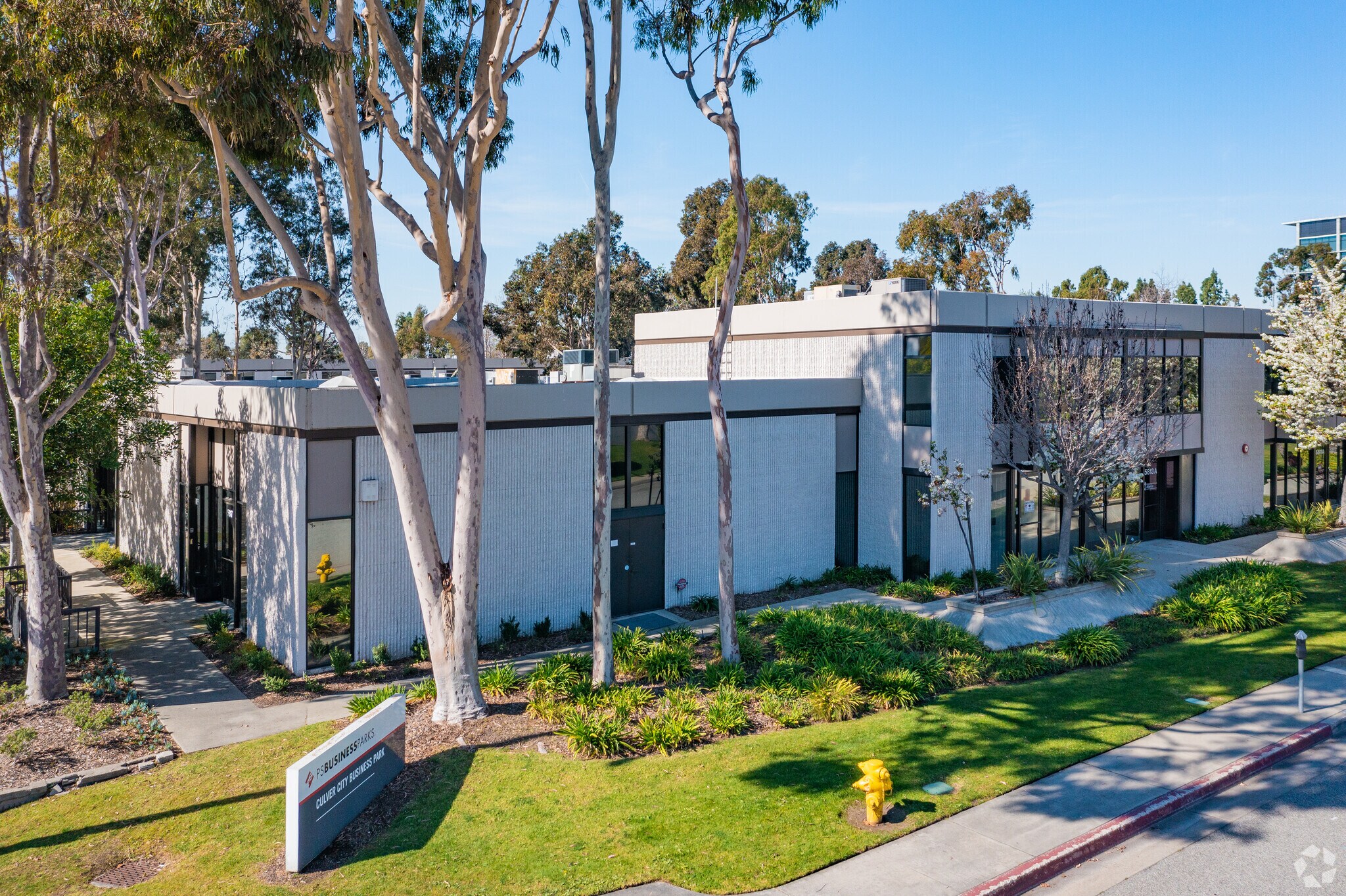 5801-5819 Uplander Way, Culver City, CA à louer Photo principale– Image 1 sur 6