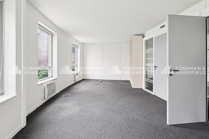 6-6 Rue Laferrière, Paris à louer - Photo de l’immeuble – Image 3 sur 15