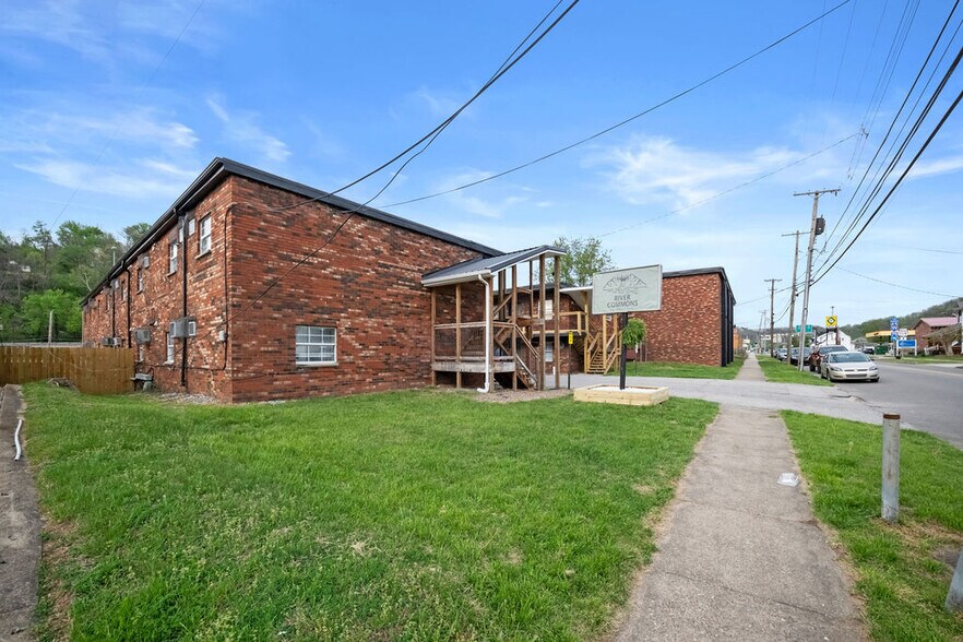 1607 Bigley Ave, Charleston, WV à vendre - Photo de l’immeuble – Image 3 sur 18