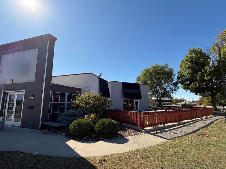 103 W Marketview Dr, Champaign, IL à vendre - Photo de l’immeuble – Image 2 sur 5