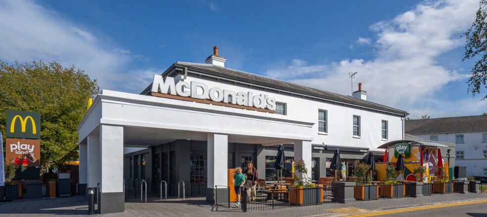 374 Gloucester Rd, Cheltenham à vendre - Photo de l’immeuble – Image 2 sur 3