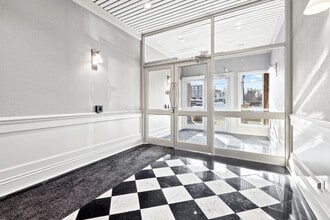 2039 Robertson Rd, Ottawa, ON à louer Photo intérieure– Image 2 sur 6