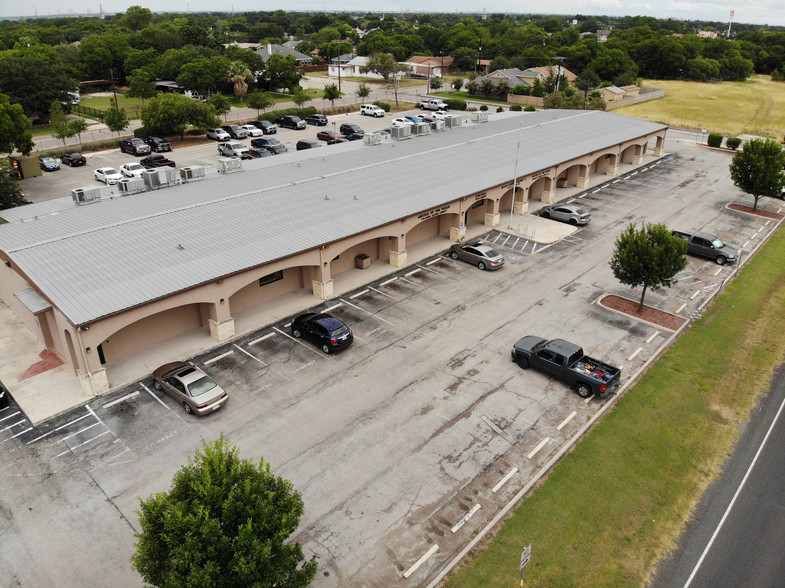 2711 SE Loop 410, San Antonio, TX à louer - Photo de l’immeuble – Image 2 sur 3