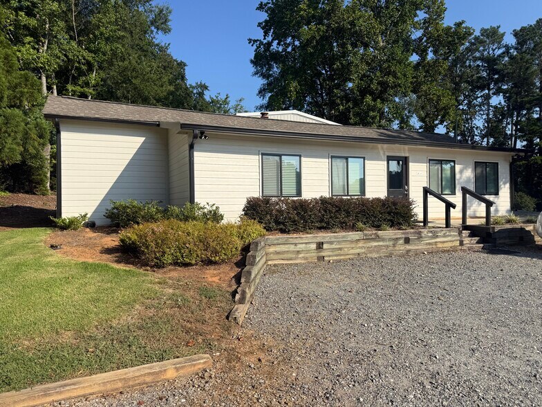 770 Dobbs Rd, Woodstock, GA à louer - Photo de l’immeuble – Image 1 sur 2