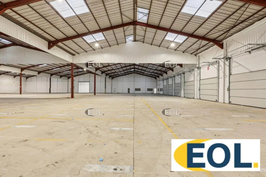 Local d’activités dans Le Mesnil-Amelot à louer - Photo de l’immeuble – Image 3 sur 10