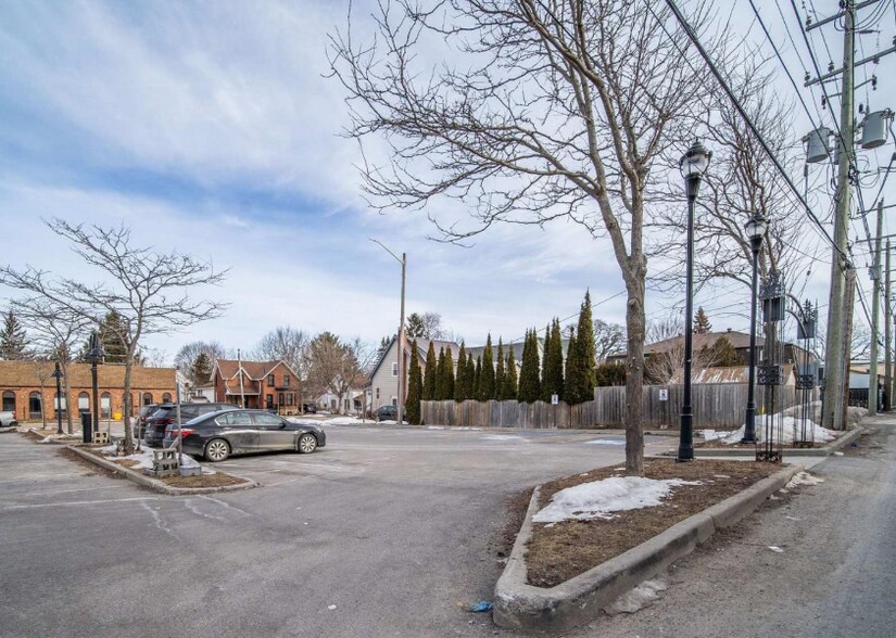 138 King St E, Gananoque, ON à louer - Photo de l’immeuble – Image 2 sur 5