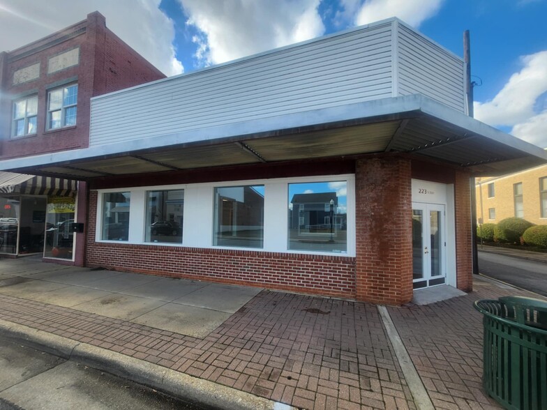 223 N Main St, Franklin, VA à louer - Photo de l’immeuble – Image 1 sur 26
