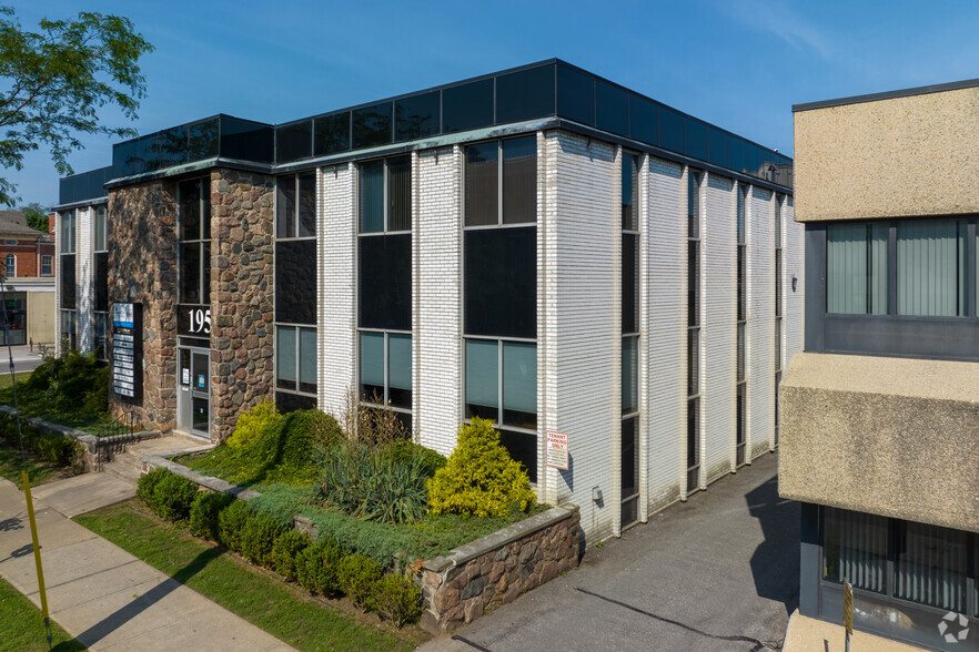 195 King St, St Catharines, ON à louer - Photo de l’immeuble – Image 2 sur 3
