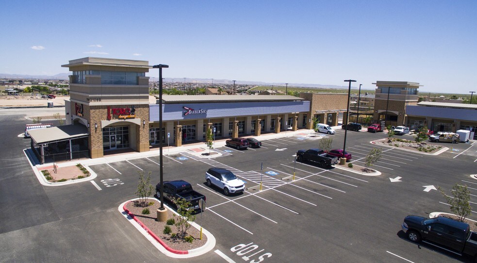 2106 N Zaragoza Rd, El Paso, TX à louer - Photo de l’immeuble – Image 2 sur 9