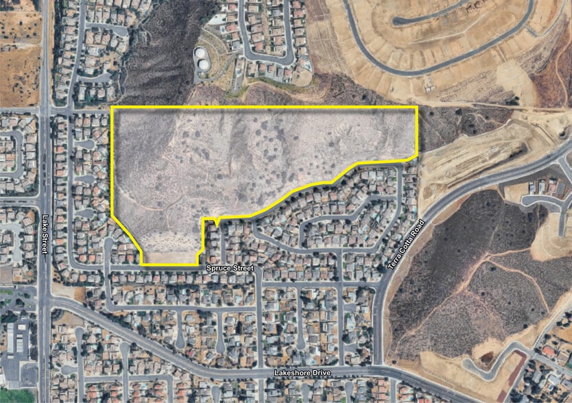 Spruce Street, Lake Elsinore, CA à vendre - Aérien – Image 2 sur 4