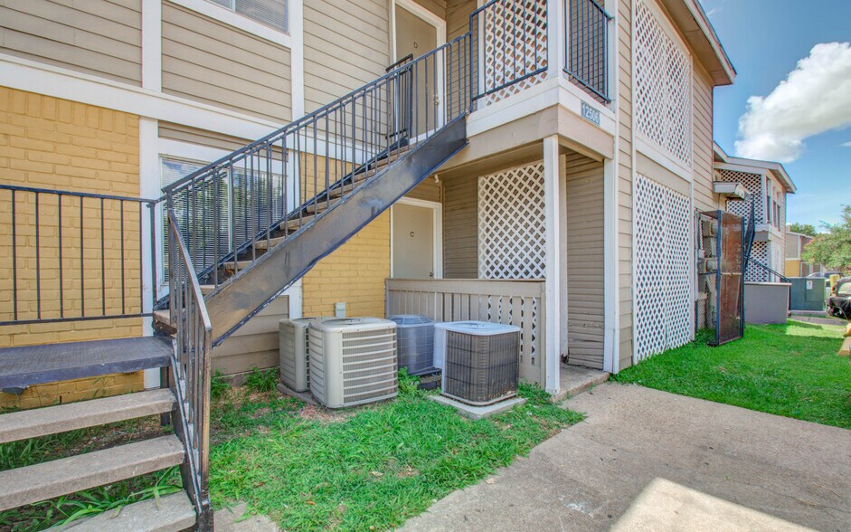 12506 Ashford Meadow Dr, Houston, TX à vendre - Photo de l’immeuble – Image 2 sur 28