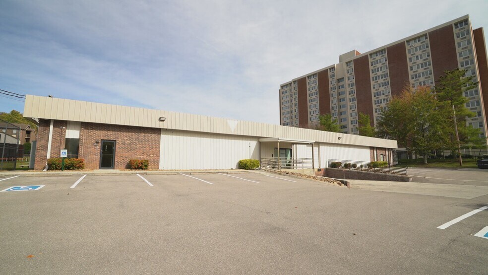 4440 Walker Blvd, Knoxville, TN à vendre - Vidéo sur l’annonce professionnelle – Image 2 sur 66