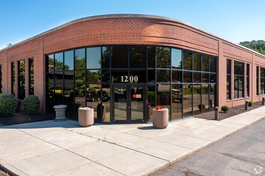 1200 Pittsford Victor Rd, Pittsford, NY à vendre - Photo de l’immeuble – Image 3 sur 4