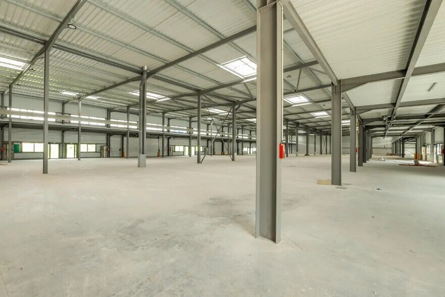 Local d’activités dans Aulnay-sous-Bois à louer - Photo de l’immeuble – Image 3 sur 6