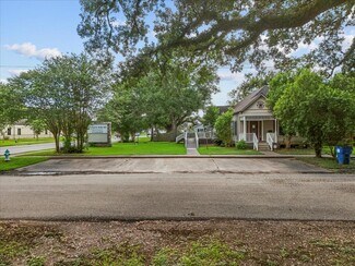 Plus de détails pour 445 E Mulberry St, Angleton, TX - Bureau à vendre