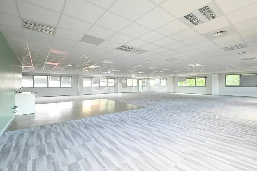 Bureau dans Saint-Priest à louer - Photo de l’immeuble – Image 2 sur 10