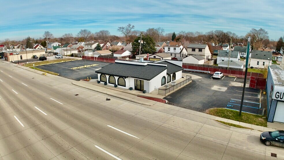 1297 Fort St, Wyandotte, MI à louer - Photo de l’immeuble – Image 1 sur 22