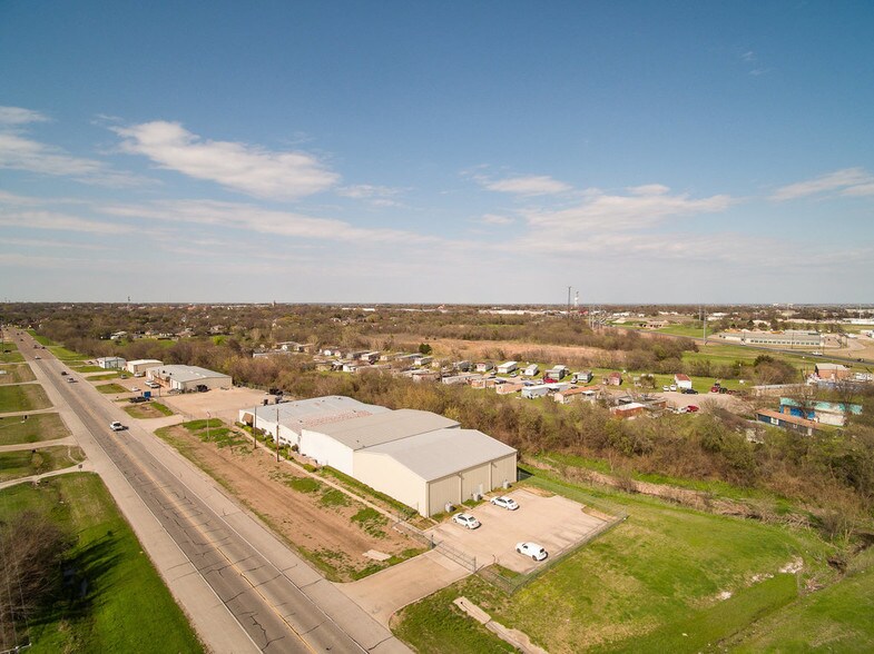 1212 S Clay St, Ennis, TX à vendre - Photo de l’immeuble – Image 2 sur 28